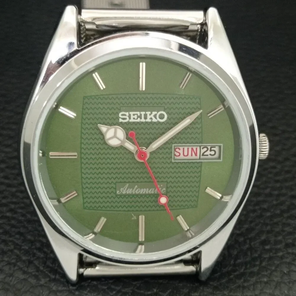Vintage 1971 Seiko Automatic Mens Silver Watch W/daydate & Gold Accents